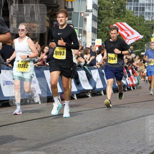 13.09.2026 - 21. swb-Marathon Bremen Strokosch-Dieckow http://msf.ph/oto/10345405 13.09.2026 10:52:47 Ziel 10761, 10812, 10958, 11109, 11350, 11604, 11605, 11610, 11669, 12319, 12361, 12439, 12533, 10304, 10714, 10734, 10863, 11038, 11238, 11386, 11575, 11766, 12019, 12369 meine-sportfotos.de
