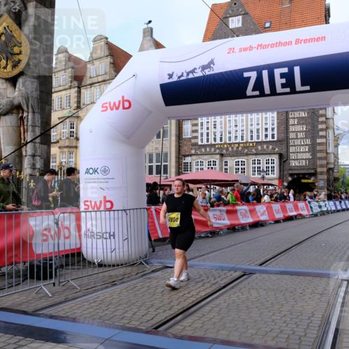 13.09.2026 - 21. swb-Marathon Bremen Tim E. http://msf.ph/oto/10345411 13.09.2026 11:15:25 Ziel 10325, 10605, 11694, 11810, 11990, 12110, 12333 meine-sportfotos.de