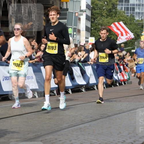 13.09.2026 - 21. swb-Marathon Bremen Strokosch-Dieckow http://msf.ph/oto/10345425 13.09.2026 10:52:48 Ziel 10761, 10812, 10958, 11109, 11350, 11604, 11605, 11610, 11669, 12319, 12361, 12439, 12533, 10304, 10714, 10863, 11038, 11238, 11282, 11386, 11575, 11766, 12019, 12369 meine-sportfotos.de