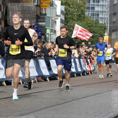 13.09.2026 - 21. swb-Marathon Bremen Strokosch-Dieckow http://msf.ph/oto/10345460 13.09.2026 10:52:48 Ziel 10761, 10812, 10958, 11109, 11350, 11604, 11605, 11610, 11669, 12319, 12361, 12439, 12533, 10304, 10714, 10863, 11038, 11238, 11282, 11386, 11575, 11766, 12019, 12369 meine-sportfotos.de