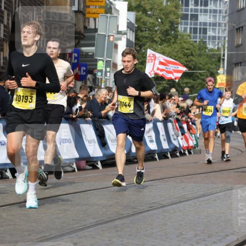 13.09.2026 - 21. swb-Marathon Bremen Strokosch-Dieckow http://msf.ph/oto/10345482 13.09.2026 10:52:48 Ziel 10761, 10812, 10958, 11109, 11350, 11604, 11605, 11610, 11669, 12319, 12361, 12439, 12533, 10304, 10714, 10863, 11038, 11238, 11282, 11386, 11575, 11766, 12019, 12369 meine-sportfotos.de