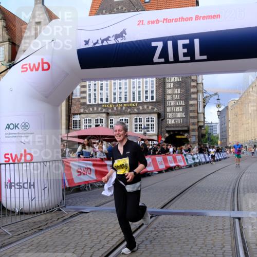 13.09.2026 - 21. swb-Marathon Bremen Tim E. http://msf.ph/oto/10345485 13.09.2026 11:15:39 Ziel 10606, 11424 meine-sportfotos.de