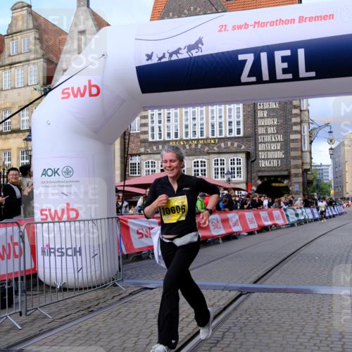13.09.2026 - 21. swb-Marathon Bremen Tim E. http://msf.ph/oto/10345506 13.09.2026 11:15:39 Ziel 10606, 11424 meine-sportfotos.de