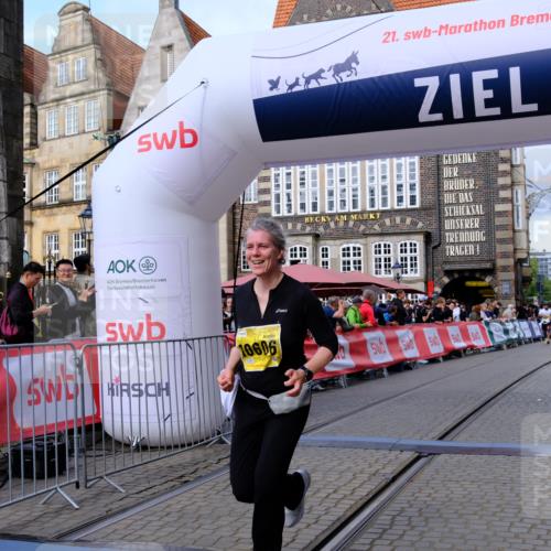 13.09.2026 - 21. swb-Marathon Bremen Tim E. http://msf.ph/oto/10345517 13.09.2026 11:15:39 Ziel 10606, 11424 meine-sportfotos.de