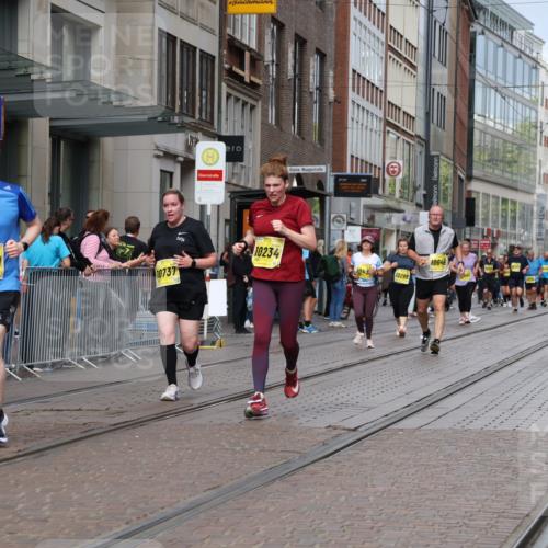 13.09.2026 - 21. swb-Marathon Bremen Strokosch-Dieckow http://msf.ph/oto/10345535 13.09.2026 11:09:34 Ziel 10234, 10299, 10417, 10435, 10645, 10696, 10737, 10751, 10785, 10990, 10991, 11119, 11383, 11437, 11441, 12449, 10314, 10386, 10424, 10556, 10664, 10686, 10694, 10712, 10769, 10823, 10981, 10983, 11192, 11225, 11764, 11882, 11883, 11914, 11915, 11937, 11995, 12322, 12409, 12474, 12491, 12532, 13607 meine-sportfotos.de