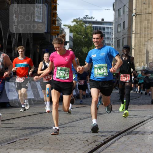 13.09.2026 - 21. swb-Marathon Bremen Strokosch-Dieckow http://msf.ph/oto/10345541 13.09.2026 13:27:53 Ziel 323, 593, 857, 940, 1006, 1373, 1574, 2345, 2668, 2686, 3013, 3460, 3521, 4421, 4496, 4593, 5081, 5220, 5290, 5358, 5557, 5616, 6067, 6306, 7110, 9727, 488, 1343, 1456, 3480, 5462, 7926, 8188, 8656, 9067, 9145, 9167, 9168, 13069 meine-sportfotos.de
