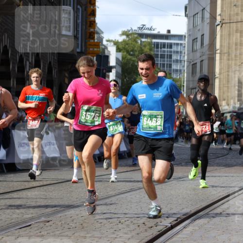 13.09.2026 - 21. swb-Marathon Bremen Strokosch-Dieckow http://msf.ph/oto/10345597 13.09.2026 13:27:53 Ziel 323, 593, 857, 940, 1006, 1373, 1574, 2345, 2668, 2686, 3013, 3460, 3521, 4421, 4496, 4593, 5081, 5220, 5290, 5358, 5557, 5616, 6067, 6306, 7110, 9727, 488, 1343, 1456, 3480, 5462, 7926, 8188, 8656, 9067, 9145, 9167, 9168, 13069 meine-sportfotos.de