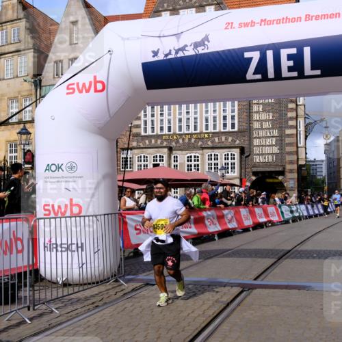 13.09.2026 - 21. swb-Marathon Bremen Tim E. http://msf.ph/oto/10345601 13.09.2026 11:15:50 Ziel 10606, 11504, 12137 meine-sportfotos.de