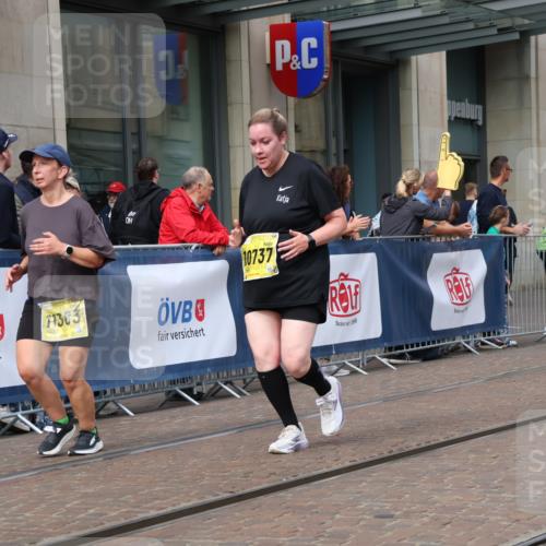 13.09.2026 - 21. swb-Marathon Bremen Strokosch-Dieckow http://msf.ph/oto/10345615 13.09.2026 11:09:38 Ziel 10299, 10435, 10645, 10737, 10751, 11119, 11383, 11437, 11441, 12207, 12449, 10234, 10386, 10417, 10424, 10556, 10664, 10694, 10696, 10712, 10769, 10785, 10823, 10981, 10990, 10991, 11192, 11225, 11882, 11883, 11914, 11915, 11937, 11995, 12322, 12409, 12474, 12491, 12532, 13607 meine-sportfotos.de
