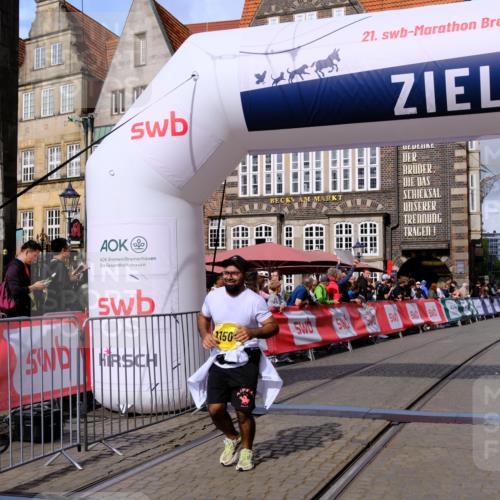 13.09.2026 - 21. swb-Marathon Bremen Tim E. http://msf.ph/oto/10345618 13.09.2026 11:15:51 Ziel 10572, 11504, 12137 meine-sportfotos.de