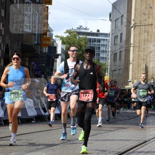 13.09.2026 - 21. swb-Marathon Bremen Strokosch-Dieckow http://msf.ph/oto/10345648 13.09.2026 13:27:54 Ziel 323, 593, 857, 940, 1006, 1373, 1574, 2345, 2668, 2686, 3013, 3460, 3521, 3970, 4421, 4496, 4593, 5081, 5220, 5290, 5358, 5557, 5616, 6067, 6306, 7110, 9727, 488, 1343, 3480, 7926, 8188, 8656, 9145, 9167, 9168, 9881, 13069 meine-sportfotos.de
