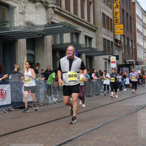 13.09.2026 - 21. swb-Marathon Bremen Strokosch-Dieckow http://msf.ph/oto/10345667 13.09.2026 11:09:41 Ziel 10299, 10435, 10645, 10737, 10751, 11119, 11383, 11437, 11441, 11933, 12117, 12207, 12449, 10234, 10386, 10417, 10424, 10556, 10696, 10712, 10769, 10785, 10823, 10981, 10990, 10991, 11192, 11225, 11882, 11883, 11914, 11937, 11995, 12322, 12409, 12474, 12532 meine-sportfotos.de