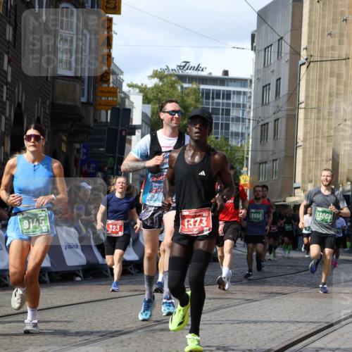 13.09.2026 - 21. swb-Marathon Bremen Strokosch-Dieckow http://msf.ph/oto/10345673 13.09.2026 13:27:54 Ziel 323, 593, 857, 940, 1006, 1373, 1574, 2345, 2668, 2686, 3013, 3460, 3521, 3970, 4421, 4496, 4593, 5081, 5220, 5290, 5358, 5557, 5616, 6067, 6306, 7110, 9727, 488, 1343, 3480, 7926, 8188, 8656, 9145, 9167, 9168, 9881, 13069 meine-sportfotos.de