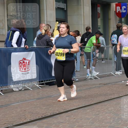 13.09.2026 - 21. swb-Marathon Bremen Strokosch-Dieckow http://msf.ph/oto/10345704 13.09.2026 11:09:46 Ziel 10299, 10435, 10751, 10963, 11119, 11383, 11437, 11441, 11732, 11933, 12117, 12207, 12293, 10234, 10386, 10417, 10424, 10645, 10696, 10712, 10737, 10785, 10981, 10990, 10991, 11192, 11225, 11937, 12409, 12449, 12474, 12532 meine-sportfotos.de