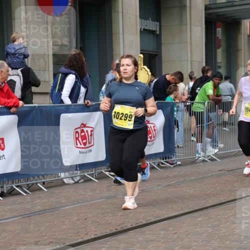 13.09.2026 - 21. swb-Marathon Bremen Strokosch-Dieckow http://msf.ph/oto/10345716 13.09.2026 11:09:46 Ziel 10299, 10435, 10751, 10963, 11119, 11383, 11437, 11441, 11732, 11933, 12117, 12207, 12293, 10234, 10386, 10417, 10424, 10645, 10696, 10712, 10737, 10785, 10981, 10990, 10991, 11192, 11225, 11937, 12409, 12449, 12474, 12532 meine-sportfotos.de