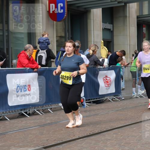 13.09.2026 - 21. swb-Marathon Bremen Strokosch-Dieckow http://msf.ph/oto/10345730 13.09.2026 11:09:47 Ziel 10299, 10435, 10751, 10963, 11119, 11383, 11437, 11441, 11732, 11933, 12117, 12207, 12293, 10234, 10386, 10417, 10424, 10645, 10696, 10712, 10737, 10785, 10990, 10991, 11192, 11437, 11937, 12409, 12449, 12474, 12532 meine-sportfotos.de