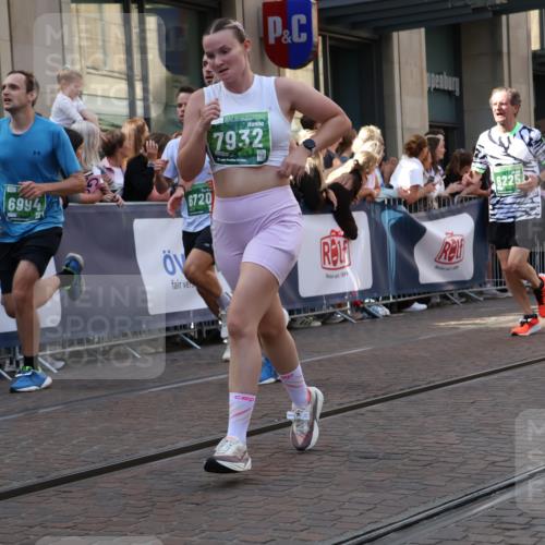 13.09.2026 - 21. swb-Marathon Bremen Strokosch-Dieckow http://msf.ph/oto/10345735 13.09.2026 13:29:51 Ziel 881, 1205, 1308, 1611, 1653, 1759, 1780, 1848, 1909, 1938, 2126, 2265, 2364, 3190, 4763, 5039, 5198, 5348, 5615, 5631, 6225, 6720, 6942, 6992, 6994, 7184, 7609, 7932, 7966, 8105, 8110, 8115, 8441, 8470, 9015, 9104, 9125, 9412, 9529, 109, 124, 454, 716, 1073, 1173, 1243, 1581, 1861, 2076, 2289, 2742, 3030, 3320, 3618, 3667, 3908, 4115, 4524, 4575, 4576, 5244, 6006, 6127, 6384, 6725, 7079, 7093, 7884, 8267, 8481, 8899, 9049 meine-sportfotos.de