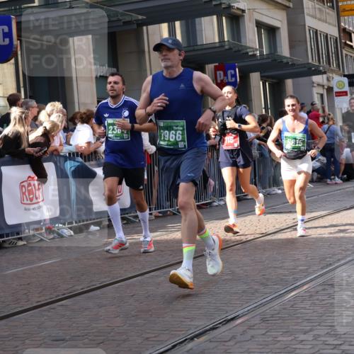 13.09.2026 - 21. swb-Marathon Bremen Strokosch-Dieckow http://msf.ph/oto/10345809 13.09.2026 13:29:56 Ziel 881, 1308, 1611, 1653, 1909, 1938, 2126, 2265, 2364, 2900, 3190, 4763, 5039, 5198, 5348, 5615, 6225, 6720, 6942, 6992, 6994, 7184, 7609, 7821, 7932, 7966, 8090, 8105, 8110, 8115, 8169, 8314, 8441, 8494, 9015, 9104, 9125, 9412, 9529, 109, 124, 454, 716, 1073, 1173, 1205, 1581, 1653, 1759, 1780, 1848, 1861, 2289, 3190, 3320, 3618, 3667, 3908, 4115, 4524, 4575, 4576, 5198, 5631, 6006, 6127, 6725, 7079, 7093, 7884, 8267, 8481, 8899, 9049 meine-sportfotos.de