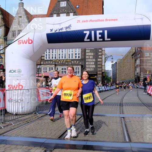 13.09.2026 - 21. swb-Marathon Bremen Tim E. http://msf.ph/oto/10345828 13.09.2026 11:16:06 Ziel 10474, 10572, 10900, 11217, 11307, 11549, 11778, 11897, 11940, 12046, 12137 meine-sportfotos.de