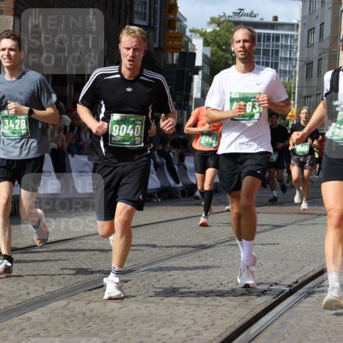 13.09.2026 - 21. swb-Marathon Bremen Strokosch-Dieckow http://msf.ph/oto/10345869 13.09.2026 13:32:27 Ziel 1369, 2310, 2934, 3650, 3946, 4057, 4566, 4797, 4979, 5628, 6116, 6258, 6475, 6857, 6875, 7182, 7526, 7553, 7818, 8610, 9394, 9640, 13029, 13182, 1437, 1687, 2292, 2293, 2611, 2992, 3354, 3429, 3878, 3895, 4323, 4380, 4862, 5398, 6583, 6593, 6718, 6760, 7016, 7173, 7466, 7758, 7990, 8344, 8957, 9175 meine-sportfotos.de
