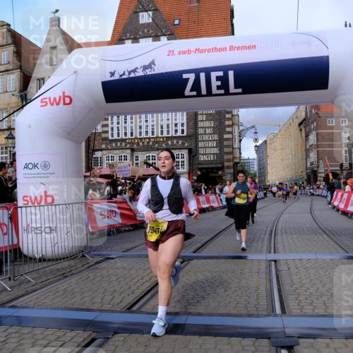 13.09.2026 - 21. swb-Marathon Bremen Tim E. http://msf.ph/oto/10345949 13.09.2026 11:16:14 Ziel 10474, 10665, 10900, 11217, 11307, 11549, 11613, 11778, 11897, 11940, 12046, 12306 meine-sportfotos.de