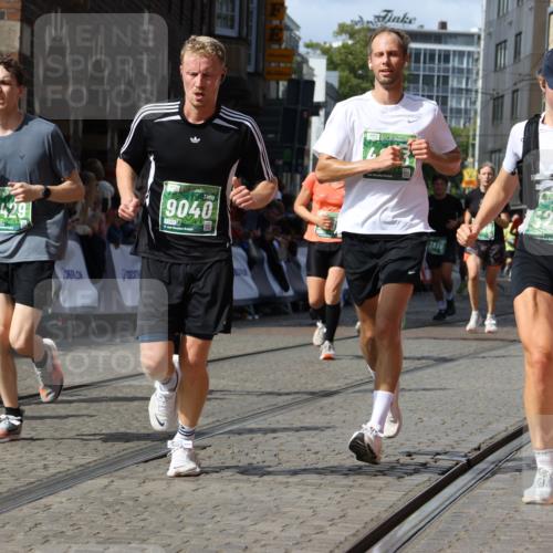 13.09.2026 - 21. swb-Marathon Bremen Strokosch-Dieckow http://msf.ph/oto/10345963 13.09.2026 13:32:27 Ziel 1369, 2310, 2934, 3650, 3946, 4057, 4566, 4797, 4979, 5628, 6116, 6258, 6475, 6857, 6875, 7182, 7526, 7553, 7818, 8610, 9394, 9640, 13029, 13182, 1437, 1687, 2292, 2293, 2611, 2992, 3354, 3429, 3878, 3895, 4323, 4380, 4862, 5398, 6583, 6593, 6718, 6760, 7016, 7173, 7466, 7758, 7990, 8344, 8957, 9175 meine-sportfotos.de