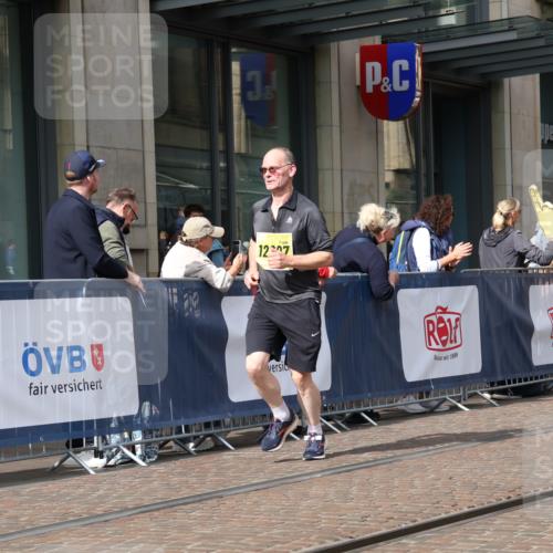 13.09.2026 - 21. swb-Marathon Bremen Strokosch-Dieckow http://msf.ph/oto/10345968 13.09.2026 11:09:58 Ziel 10169, 10361, 10362, 10706, 10751, 10791, 10890, 10963, 11080, 11382, 11725, 11732, 11933, 11957, 11982, 12117, 12207, 12293, 12454, 12550, 10234, 10299, 10417, 10435, 10645, 10696, 10737, 10751, 10785, 10990, 10991, 11119, 11383, 11437, 11441, 12449 meine-sportfotos.de
