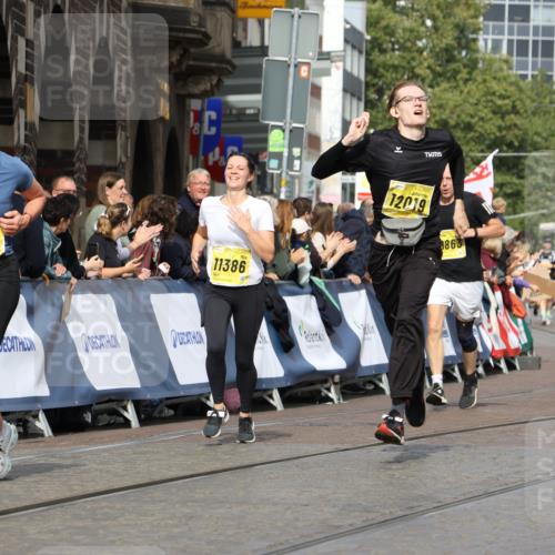 13.09.2026 - 21. swb-Marathon Bremen Strokosch-Dieckow http://msf.ph/oto/10346053 13.09.2026 10:53:01 Ziel 10193, 10339, 10652, 10734, 10812, 10827, 10906, 11002, 11038, 11109, 11144, 11350, 11362, 11597, 12338, 12361, 12399, 12439, 12533, 10284, 10448, 10585, 11012, 11282, 12170, 12398, 12461 meine-sportfotos.de