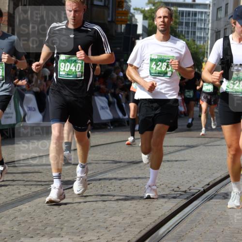 13.09.2026 - 21. swb-Marathon Bremen Strokosch-Dieckow http://msf.ph/oto/10346100 13.09.2026 13:32:27 Ziel 1369, 2310, 2934, 3650, 3946, 4057, 4566, 4797, 4979, 5628, 6116, 6258, 6475, 6857, 6875, 7182, 7526, 7553, 7818, 8610, 9394, 9640, 13029, 13182, 1437, 1687, 2292, 2293, 2611, 2992, 3354, 3429, 3878, 3895, 4323, 4380, 4862, 5398, 6583, 6593, 6718, 6760, 7016, 7173, 7466, 7758, 7990, 8344, 8957, 9175 meine-sportfotos.de