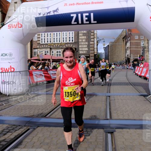 13.09.2026 - 21. swb-Marathon Bremen Tim E. http://msf.ph/oto/10346133 13.09.2026 11:16:31 Ziel 11026, 11081, 11139, 11181, 11200, 11264, 11385, 11448, 11573, 11768, 12057, 12151, 12539, 13508 meine-sportfotos.de
