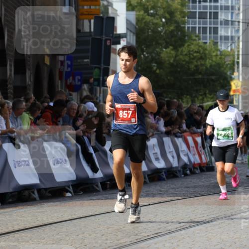 13.09.2026 - 21. swb-Marathon Bremen Strokosch-Dieckow http://msf.ph/oto/10346136 13.09.2026 13:28:01 Ziel 323, 440, 534, 762, 857, 940, 1006, 1932, 2668, 2686, 3013, 3135, 3460, 3521, 3970, 4421, 4496, 4593, 4744, 5081, 5557, 6067, 6522, 7042, 7138, 7358, 8351, 9494, 9727, 13198, 2977, 3114, 3334, 4506, 5360, 5889, 6182, 7926, 8656, 9167, 9168, 9543, 9738, 9881 meine-sportfotos.de
