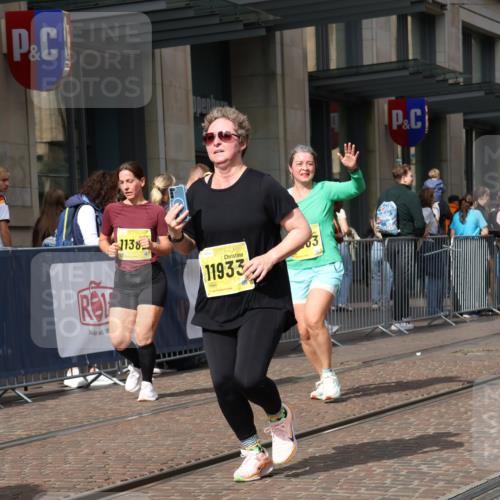 13.09.2026 - 21. swb-Marathon Bremen Strokosch-Dieckow http://msf.ph/oto/10346137 13.09.2026 11:10:04 Ziel 10002, 10169, 10247, 10361, 10362, 10422, 10706, 10719, 10768, 10791, 10890, 10963, 11080, 11300, 11382, 11725, 11732, 11933, 11957, 11982, 12117, 12227, 12293, 12454, 12550, 10299, 10435, 10645, 10737, 10751, 11119, 11383, 11437, 11441, 12207, 12449 meine-sportfotos.de