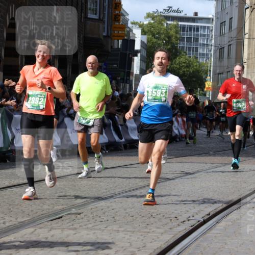 13.09.2026 - 21. swb-Marathon Bremen Strokosch-Dieckow http://msf.ph/oto/10346141 13.09.2026 13:32:29 Ziel 287, 1369, 2310, 2934, 3650, 3922, 3946, 4057, 4566, 4797, 4979, 5628, 6116, 6258, 6475, 6857, 6875, 7182, 7526, 7553, 7818, 8610, 8632, 9198, 9394, 9640, 13029, 13182, 1437, 1687, 2611, 2992, 3354, 3878, 3895, 4323, 4862, 5398, 5657, 6583, 6718, 6760, 7016, 7466, 7758, 7990, 8344, 8957, 9175 meine-sportfotos.de