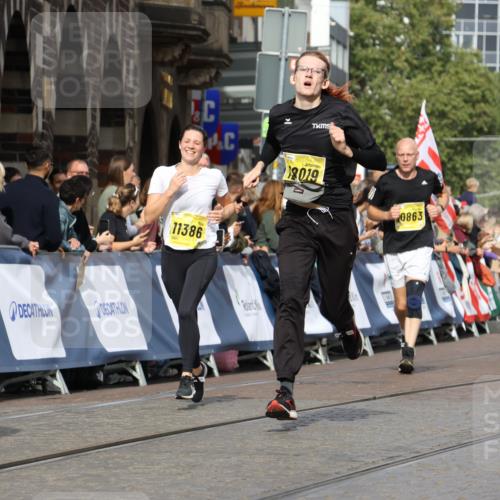 13.09.2026 - 21. swb-Marathon Bremen Strokosch-Dieckow http://msf.ph/oto/10346154 13.09.2026 10:53:01 Ziel 10193, 10339, 10652, 10734, 10812, 10827, 10906, 11002, 11038, 11109, 11144, 11350, 11362, 11597, 12338, 12361, 12399, 12439, 12533, 10284, 10448, 10585, 11012, 11282, 12170, 12398, 12461 meine-sportfotos.de