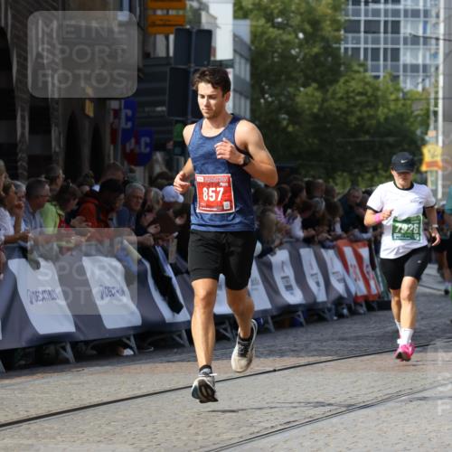 13.09.2026 - 21. swb-Marathon Bremen Strokosch-Dieckow http://msf.ph/oto/10346180 13.09.2026 13:28:02 Ziel 323, 440, 534, 762, 857, 1006, 1932, 2668, 2686, 3013, 3135, 3460, 3521, 3970, 4106, 4133, 4421, 4496, 4593, 4744, 5081, 5557, 6067, 6522, 7042, 7138, 7358, 8351, 9494, 9727, 13198, 1460, 2977, 3114, 3334, 4506, 5250, 5360, 5889, 6182, 7926, 9167, 9168, 9543, 9738, 9881 meine-sportfotos.de