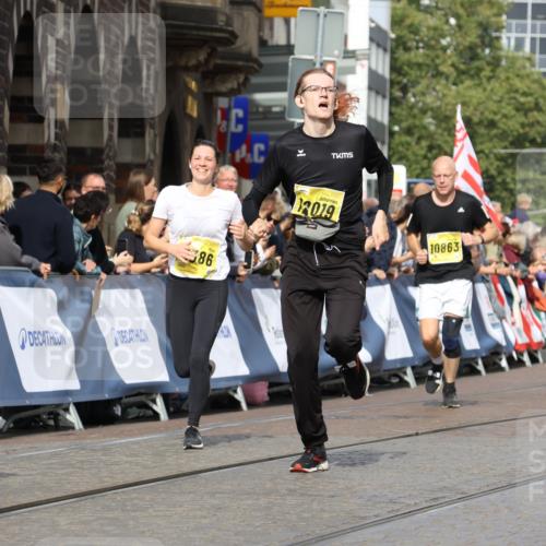 13.09.2026 - 21. swb-Marathon Bremen Strokosch-Dieckow http://msf.ph/oto/10346188 13.09.2026 10:53:01 Ziel 10193, 10339, 10652, 10734, 10812, 10827, 10906, 11002, 11038, 11109, 11144, 11350, 11362, 11597, 12338, 12361, 12399, 12439, 12533, 10284, 10448, 10585, 11012, 11282, 12170, 12398, 12461 meine-sportfotos.de