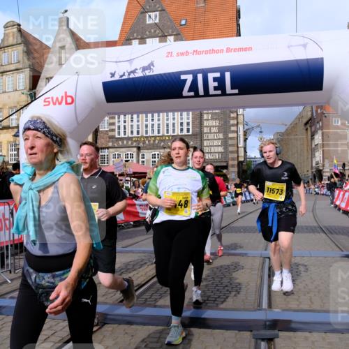 13.09.2026 - 21. swb-Marathon Bremen Tim E. http://msf.ph/oto/10346198 13.09.2026 11:16:34 Ziel 10242, 11026, 11081, 11139, 11181, 11200, 11264, 11385, 11448, 11573, 11768, 12057, 12151, 12539, 13508 meine-sportfotos.de