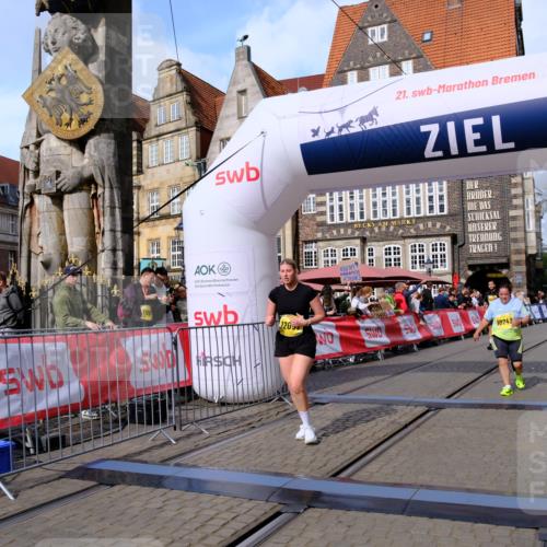 13.09.2026 - 21. swb-Marathon Bremen Tim E. http://msf.ph/oto/10346233 13.09.2026 11:16:39 Ziel 10242, 11026, 11081, 11139, 11181, 11200, 11264, 11274, 11385, 11448, 11573, 12057, 12151, 12539, 13508 meine-sportfotos.de
