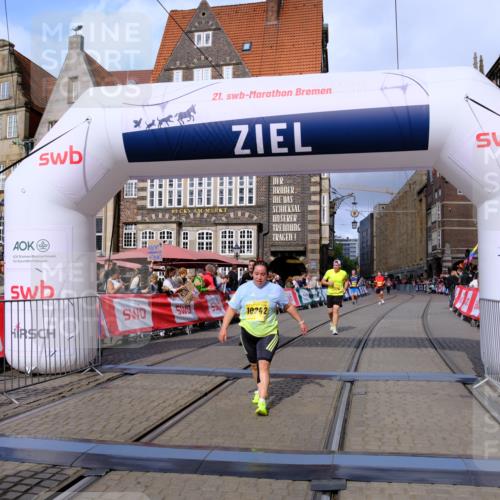 13.09.2026 - 21. swb-Marathon Bremen Tim E. http://msf.ph/oto/10346251 13.09.2026 11:16:42 Ziel 10242, 11026, 11181, 11200, 11264, 11274, 11385, 11448, 11573, 12057, 12102, 12539 meine-sportfotos.de