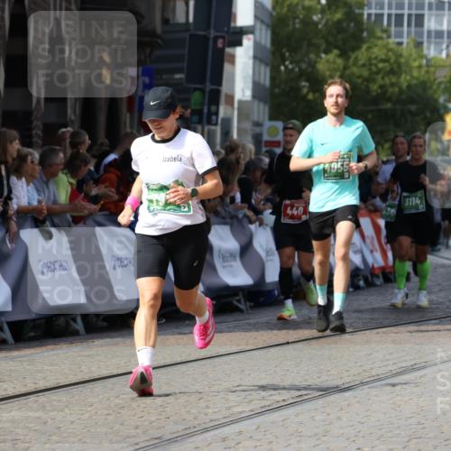 13.09.2026 - 21. swb-Marathon Bremen Strokosch-Dieckow http://msf.ph/oto/10346256 13.09.2026 13:28:04 Ziel 440, 534, 762, 857, 1932, 2668, 2686, 3013, 3135, 3460, 3576, 3970, 4106, 4133, 4265, 4421, 4496, 4593, 4744, 5081, 5557, 6067, 6468, 6522, 7042, 7138, 7358, 8351, 9494, 9727, 13198, 1460, 2977, 3114, 3334, 4506, 5250, 5360, 5889, 6182, 7926, 9167, 9168, 9543, 9738, 9881 meine-sportfotos.de