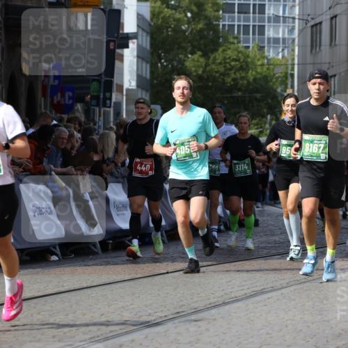 13.09.2026 - 21. swb-Marathon Bremen Strokosch-Dieckow http://msf.ph/oto/10346276 13.09.2026 13:28:04 Ziel 440, 534, 762, 857, 1932, 2668, 2686, 3013, 3135, 3460, 3576, 3970, 4106, 4133, 4265, 4421, 4496, 4593, 4744, 5081, 5557, 6067, 6468, 6522, 7042, 7138, 7358, 8351, 9494, 9727, 13198, 1460, 2977, 3114, 3334, 4506, 5250, 5360, 5889, 6182, 7926, 9167, 9168, 9543, 9738, 9881 meine-sportfotos.de