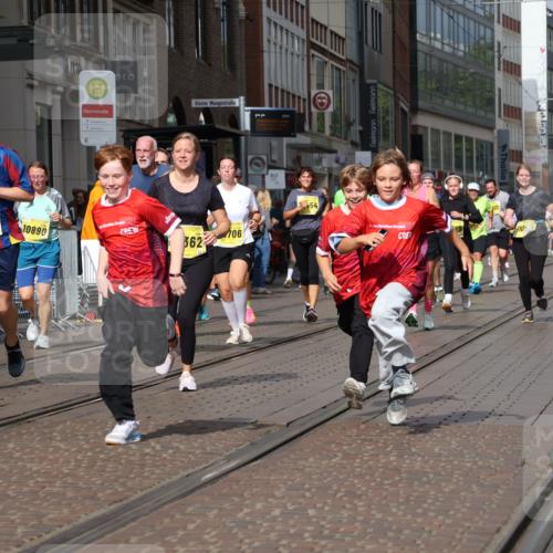 13.09.2026 - 21. swb-Marathon Bremen Strokosch-Dieckow http://msf.ph/oto/10346290 13.09.2026 11:10:08 Ziel 10002, 10169, 10247, 10361, 10362, 10422, 10706, 10719, 10768, 10791, 10890, 10963, 11080, 11283, 11298, 11300, 11382, 11725, 11732, 11736, 11957, 11982, 12183, 12227, 12293, 12454, 12550, 10299, 10435, 10645, 10737, 10751, 11119, 11383, 11437, 11441, 11732, 11933, 12117, 12207, 12449 meine-sportfotos.de