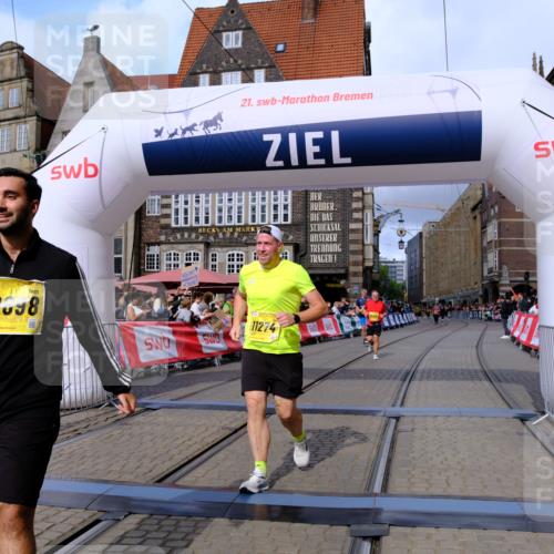 13.09.2026 - 21. swb-Marathon Bremen Tim E. http://msf.ph/oto/10346357 13.09.2026 11:16:46 Ziel 10242, 11181, 11274, 11385, 12057, 12102, 12158 meine-sportfotos.de