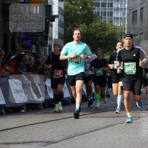 13.09.2026 - 21. swb-Marathon Bremen Strokosch-Dieckow http://msf.ph/oto/10346359 13.09.2026 13:28:05 Ziel 440, 534, 762, 857, 1456, 1932, 2686, 3013, 3135, 3460, 3576, 3970, 4106, 4133, 4265, 4421, 4496, 4593, 4744, 5081, 5462, 5557, 6067, 6468, 6522, 7042, 7138, 7358, 8351, 9067, 9494, 9727, 13198, 1460, 2977, 3114, 3334, 4506, 5250, 5360, 5889, 6182, 7926, 9167, 9168, 9543, 9738, 9881 meine-sportfotos.de