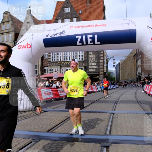 13.09.2026 - 21. swb-Marathon Bremen Tim E. http://msf.ph/oto/10346368 13.09.2026 11:16:46 Ziel 10242, 11181, 11274, 11385, 12057, 12102, 12158 meine-sportfotos.de