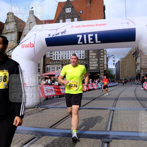 13.09.2026 - 21. swb-Marathon Bremen Tim E. http://msf.ph/oto/10346378 13.09.2026 11:16:47 Ziel 10242, 11274, 12057, 12102, 12158 meine-sportfotos.de
