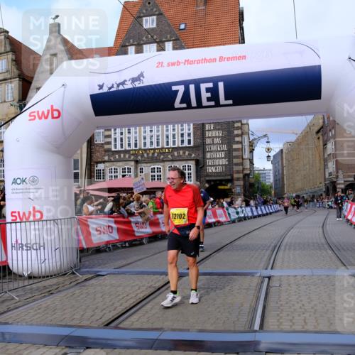 13.09.2026 - 21. swb-Marathon Bremen Tim E. http://msf.ph/oto/10346411 13.09.2026 11:16:51 Ziel 10242, 11274, 12102, 12158 meine-sportfotos.de