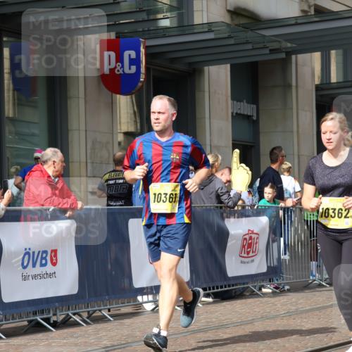 13.09.2026 - 21. swb-Marathon Bremen Strokosch-Dieckow http://msf.ph/oto/10346423 13.09.2026 11:10:11 Ziel 10002, 10169, 10247, 10361, 10362, 10422, 10706, 10719, 10768, 10791, 10890, 11080, 11283, 11298, 11300, 11309, 11382, 11583, 11725, 11736, 11957, 11982, 12183, 12227, 12454, 12550, 10299, 10435, 10751, 10963, 11119, 11383, 11437, 11441, 11732, 11933, 12117, 12207, 12293 meine-sportfotos.de
