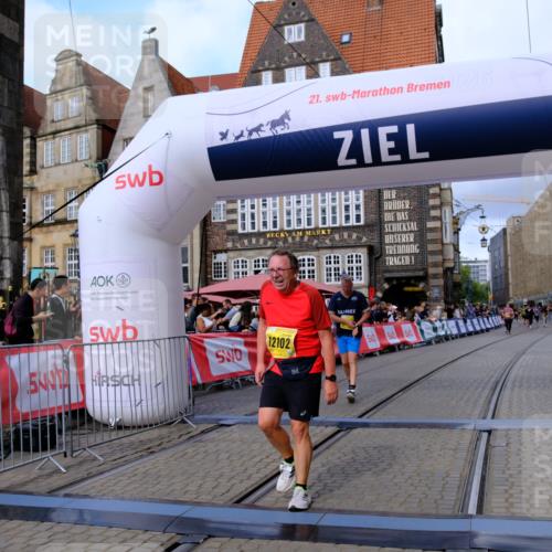 13.09.2026 - 21. swb-Marathon Bremen Tim E. http://msf.ph/oto/10346445 13.09.2026 11:16:51 Ziel 10242, 11274, 12102, 12158 meine-sportfotos.de