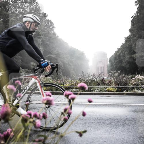 13.09.2026 - Stadtparktriathlon H.Heesch http://msf.ph/oto/10346451 13.09.2026 09:51:07 Radfahren 217, 239 meine-sportfotos.de